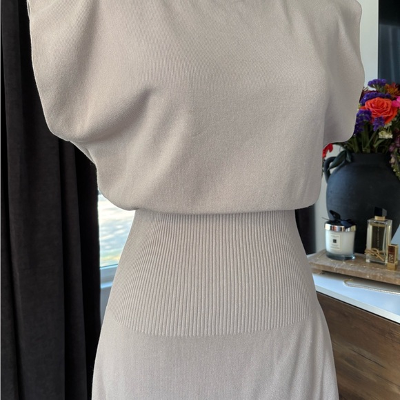 ZARA Elegant Grey Knit Dress - Picture 2 of 4